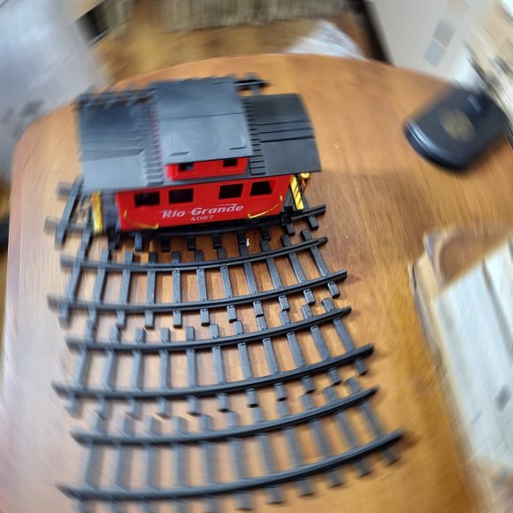G-Scale Rio Grande Caboose #4067 & six (6) Track Lengths by Scientific Toys Ltd. - Picture 2 of 9